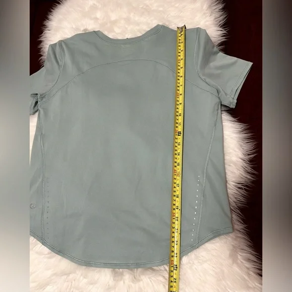 Lululemon Size 8 High-Neck Running and Training T-Shirt
Silver Blue Light Green - Picture 10 of 13